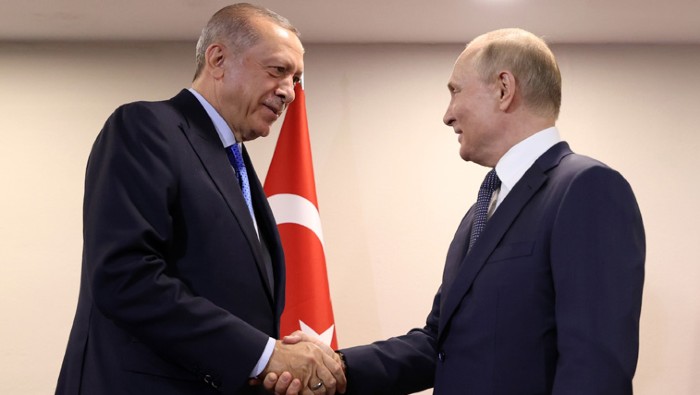 Türkiye ha sido mediadora en la firma de un acuerdo entre Rusia y Ucrania la cual permitiría la exportación de granos desde las costas del mar Negro.