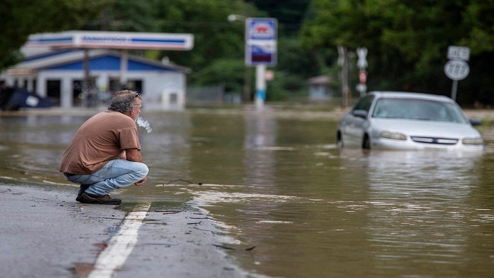 El gobernador de Kentucky calificó estas precipitaciones de “desastre natural en marcha” por el que, incluso, muchas viviendas han sido arrasadas.