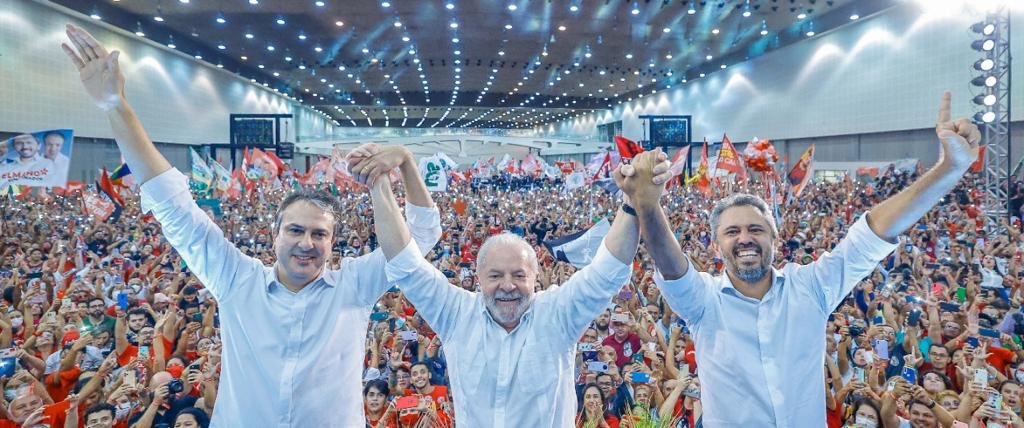 Lula y los candidatos a gobernador y senador por el PT en Ceará recibieron el respaldo multitudinario del pueblo de Fortaleza.