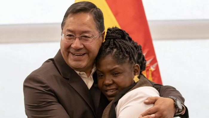 Luis Arce al comentar el encuentro con la vicepresidente electa colombiana dijo “Abrazamos con mucho cariño a nuestra hermana, Francia Márquez”.