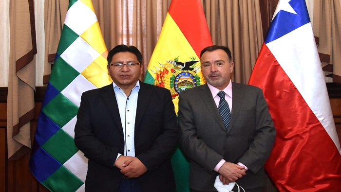 En el encuentro entre el vicecanciller boliviano y el cónsul chileno intercambiaron criterios sobre la reactivación de la Hoja de Ruta y de reuniones futuras entre ambos países.