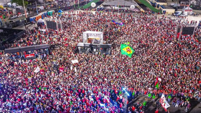 Unas 50.000 personas asistieron al acto en el Parque del Pueblo, en la ciudad de Campiña Grande.