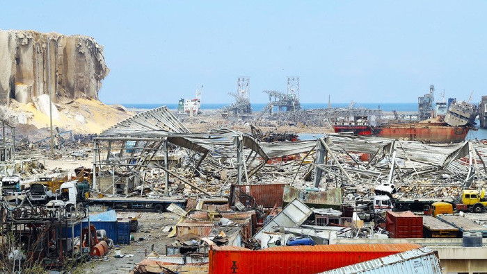 En la tragedia acaecida por el incendio y explosión de más de 2.000 toneladas de nitrato de amonio almacenadas en el puerto de Beirut, fallecieron más de 200 personas.
