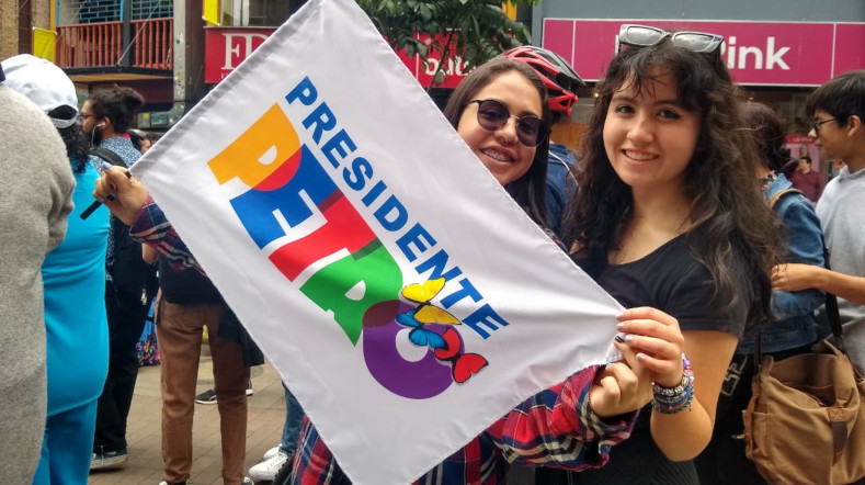 Los jóvenes también fueron protagonistas de esta jornada en la Plaza de Bolívar, quienes llevaron banderas para reiterar su apoyo al nuevo Gobierno que empieza en Colombia.