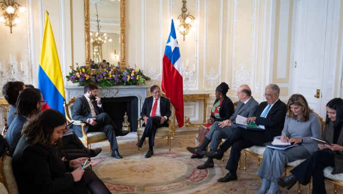 El mandatario de Chile, Gabriel Boric, fue recibido con honores militares antes de su encuentro con el presidente de Colombia, Gustavo Petro.