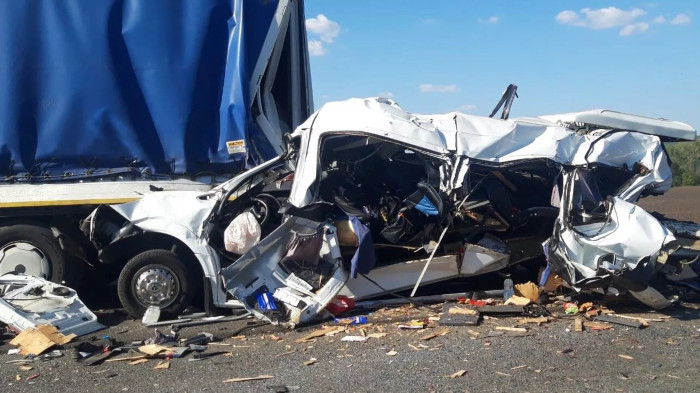 El accidente se produjo en la carretera M5 Ural en el distrito Nikolaevsky de la región de Ulyanovsk, al este de Moscú.