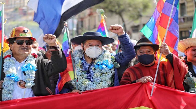 El mandatario Arce, así como el vicepresidente David Choquehuanca, encabezaron la multitudinaria marcha desde La Paz hasta la ciudad de El Alto, donde se encontraba el líder del Movimiento al Socialismo – Instrumento Político por la Soberanía de los Pueblos (MAS-IPSP), Evo Morales. 