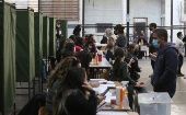 Chilenos participan en jornada de plebiscito constitucional