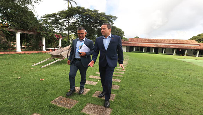 El canciller venezolano Carlos Faría compartió una entrevista con el periodista y ministro para la Cultura, Ernesto Villegas.