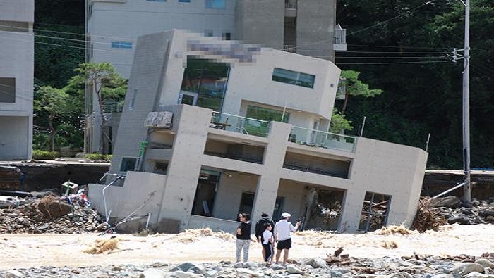 El tifón provocó la destrucción de esta edificación en la ciudad costera de Pohang.