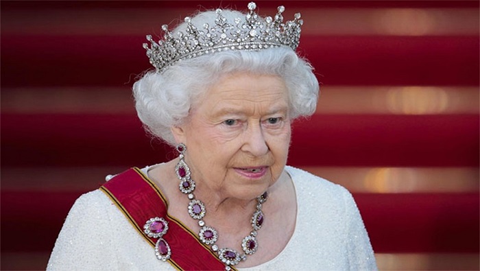 Isabel II visitó China en 1986 y en 2015 recibió al mandatario chino en el Palacio de Buckingham.