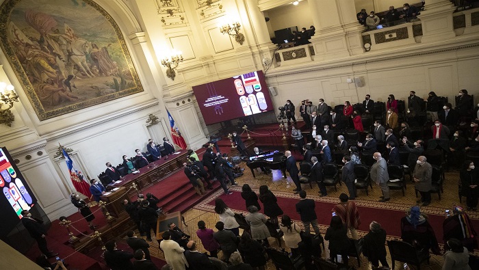 El Senado apuesta por considerar a los partidos políticos, bloques y gremios para incorporar las visiones de la sociedad civil y políticos chilenos.