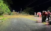 Personal de la Cruz Roja se trasladó al lugar del incidente y trabajó en el operativo de búsqueda y rescate de sobrevivientes en medio de la noche e incluso bajo lluvia.