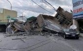 El terremoto de magnitud 6.8 destruyó puentes, construcciones y descarriló un tren de pasajeros.