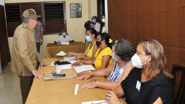 El general de Ejército Raúl Castro Ruz, uno de los principales promotores e impulsores del nuevo Código de las Familias, ejerció su derecho al voto.