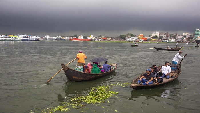 En Bangladés es común este tipo de accidentes, provocados por la mala calidad de los barcos y el hacinamiento.