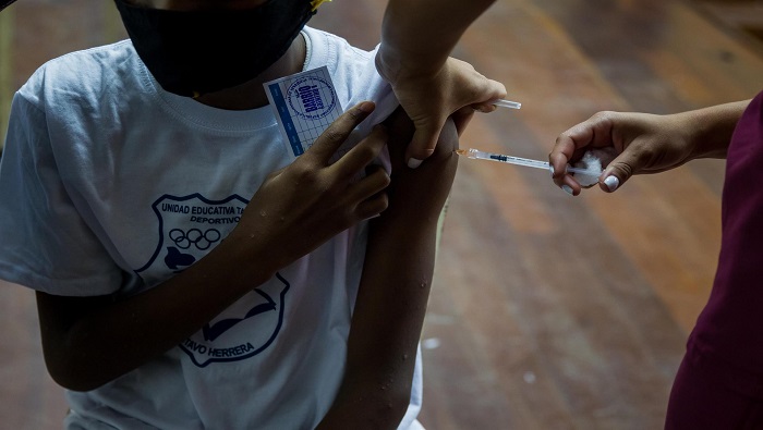 Las autoridades costarricenses reconocen la importancia de vacunar a los menores para prevenir formas graves de la Covid-19.