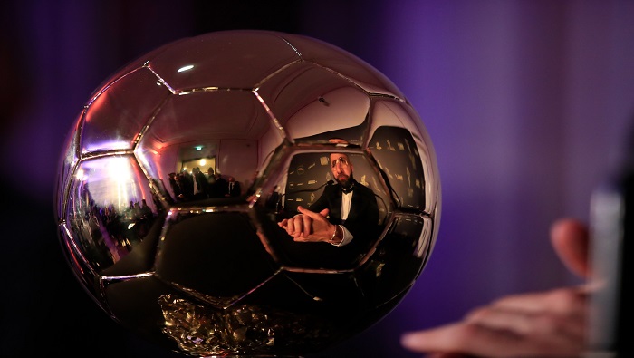 Después del cuarto lugar de la pasada temporada, Benzema logró su primer Balón de Oro. Putellas ganó su segundo, por segundo año consecutivo.