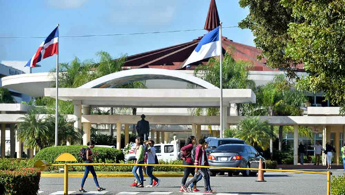 La organización dominicana de docentes convocó a la huelga ante “la falta de propuesta y compromiso real” del rector.