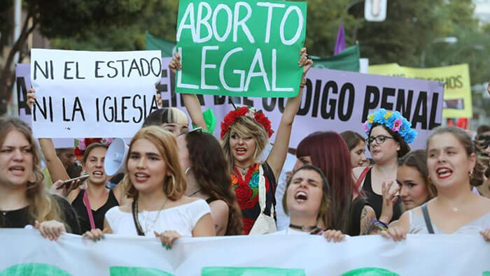 Activistas pro aborto en El Salvador celebraron el falló judicial a favor de Katia.