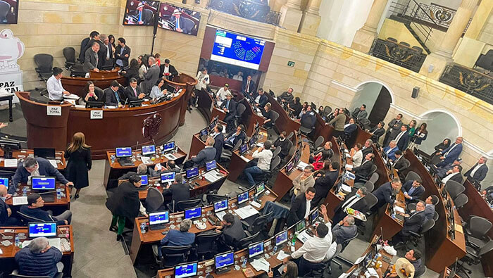 El proyecto del senador De la Calle debe superar al menos cuatro debates más en la sede de la Cámara de Diputados.