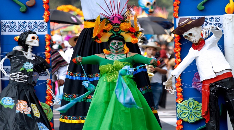 El Gran Desfile Día De Muertos se celebró este domingo en México, con la participación de más de un millón de personas desde la Puerta de los Leones del Bosque de Chapultepec al Zócalo.