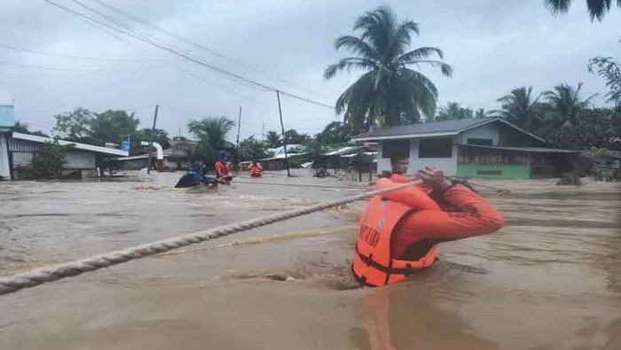Filipinas ha sufrido severas inundaciones y corrimientos de tierra a causa de las fuertes lluvias de tormenta.