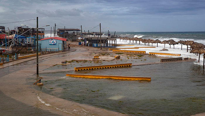 Lisa es el sexto huracán del año en El Caribe atravesó Belice con vientos por encima de los 100 kilómetros por hora.