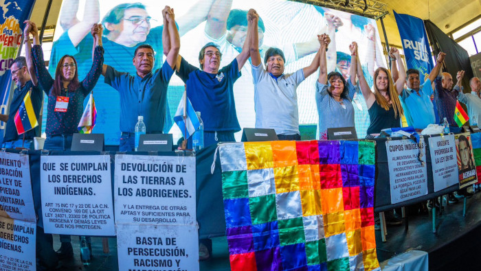El exmandatario boliviano Evo Morales, impulsor de la propuesta, explicó que la Runasur busca ser una Unasur de los pueblos.
