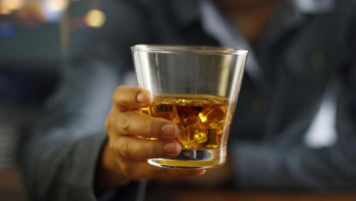 El Ministerio exhortó a la población a no consumir alcohol y en caso de que lo consuman no realizarlo sin que este producto tenga el registro sanitario.