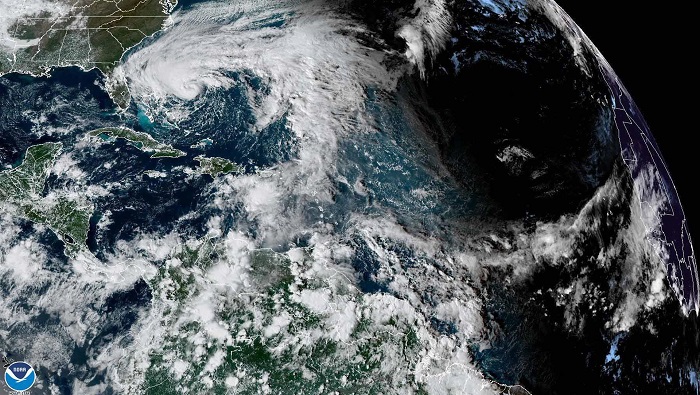 Según el Centro Nacional de Huracanes de EE.UU., los vientos de Nicole alcanzaron los 112 kilómetros por hora.