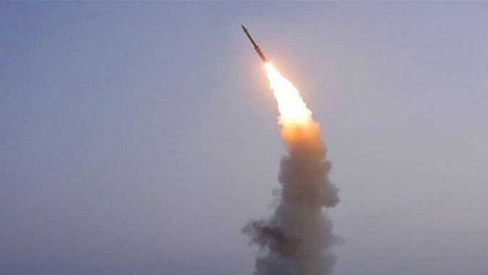 Japón convocó al Consejo de Seguridad Nacional tras la caída del misil en aguas de su Zona Económica Especial.