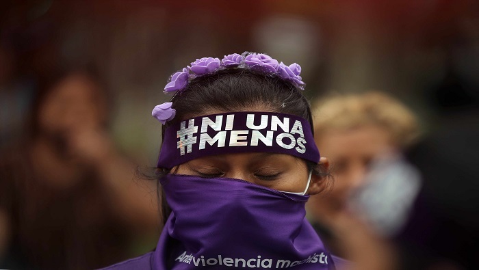 “Ni una menos” es el mensaje para denunciar la dura realidad de las mujeres en Perú, víctimas recurrentes de la violencia machista.