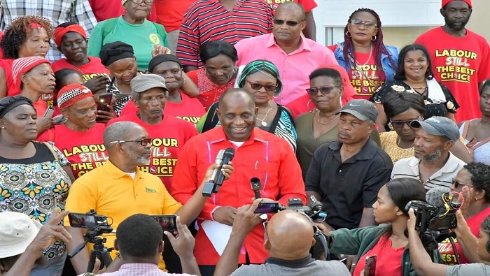 El Partido Laborista de Dominica, encabezado por Skerrit, obtuvo 13 de los 21 asientos en el Parlamento.