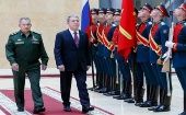 Shoigú y Akar pasan revista a tropas de ceremonia en ocasión de un encuentro en Moscú.