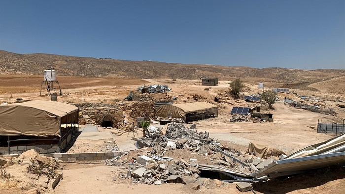 Los pueblos palestinos de Khirbet Sarura y Kharoubeh ya no existen después de que sus casas fueran demolidas.