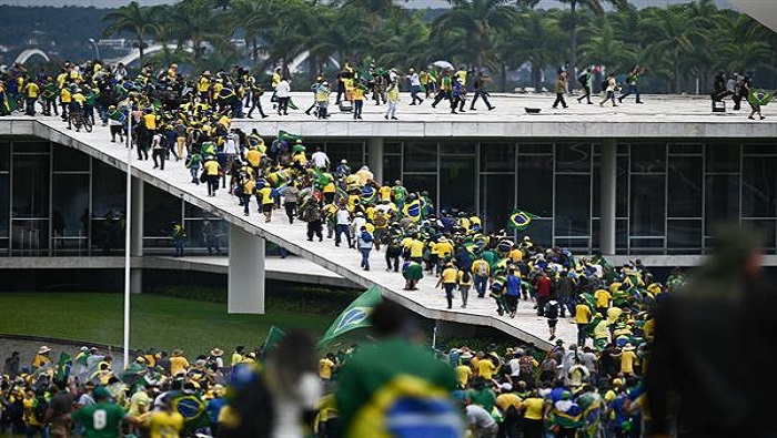 Partidarios de Bolsonaro intentaron un golpe de Estado al tomar la sede de los tres Poderes y vandalizarlas.