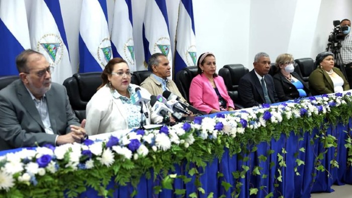 La presidenta del CSE, Brenda Rocha, encabezó la ceremonia en la que le fueron concedidas las facultades a los electos.