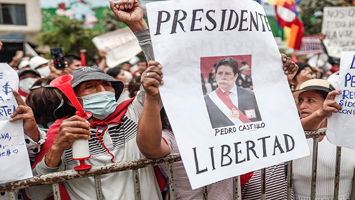 Miles de peruanos se han movilizado en varias regiones del país para exigir la liberación del expresidente Castillo.