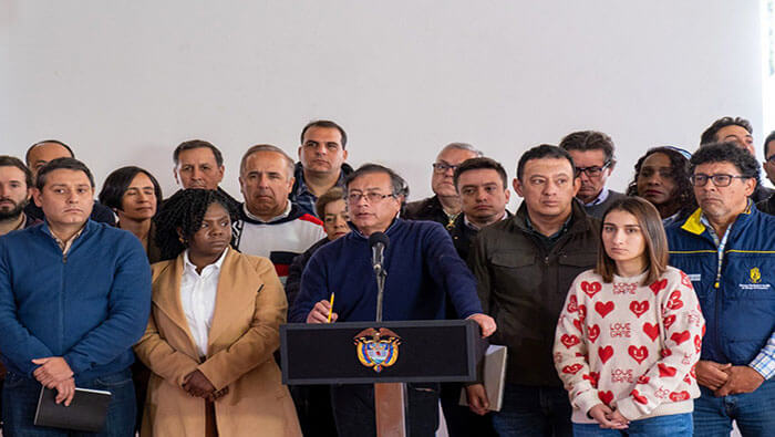 En compañía de la vicepresidenta y ministros, Gustavo Petro comunicó las medidas para atender la emergencia en el suroeste del país.