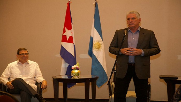 El presidente también tuvo un encuentro con más de 70 artistas, intelectuales y académicos argentinos.