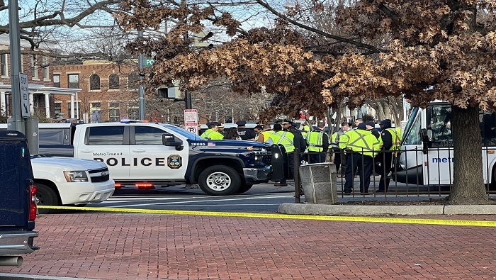 “La estación Potomac Ave permanece cerrada por una investigación policial activa