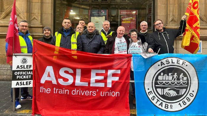 Aslef rechazó una oferta inicial el mes pasado de los negociadores del organismo de operadores de trenes Rail Delivery Group del 8 por ciento durante dos años con condiciones.