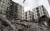 La agencia Anadolu señaló que en Türkiye unas 7.800 personas han sido rescatadas de entre los escombros de las edificaciones que se derrumbaron.