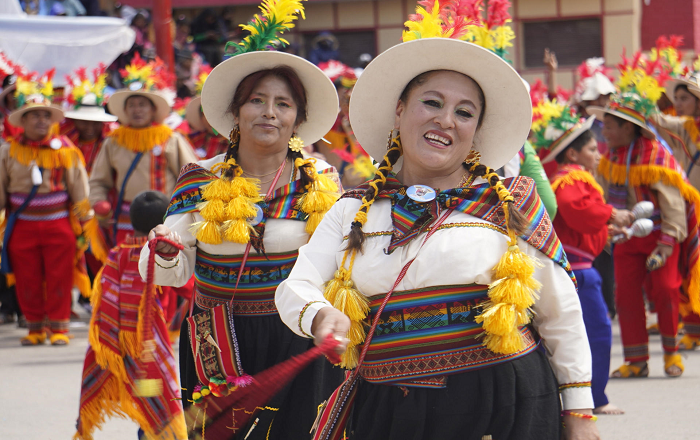 Uno de los carnavales más importantes de Suramérica es el Carnaval de Oruro, en Bolivia, declarado Patrimonio de la Humanidad y donde las morenadas, las diabladas, los tinkus o los caporales resaltaron el folclore boliviano. 