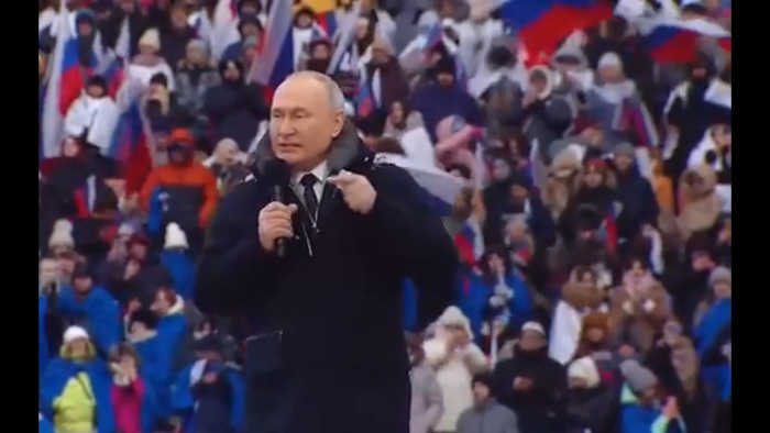 Putin participó durante el evento, que se celebra en la ciudad de Luzhniki con motivo del Día del Defensor de la Patria.