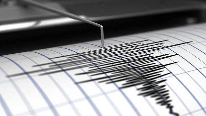 Una réplica de magnitud 5,0 se sintió en la región unos 20 minutos después del sismo inicial.