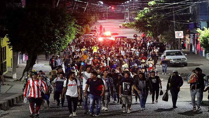 El grupo de migrantes latinoamericanos partieron desde Tapachula, Chiapas con la esperanza de atravesar México y llegar a EE.UU.