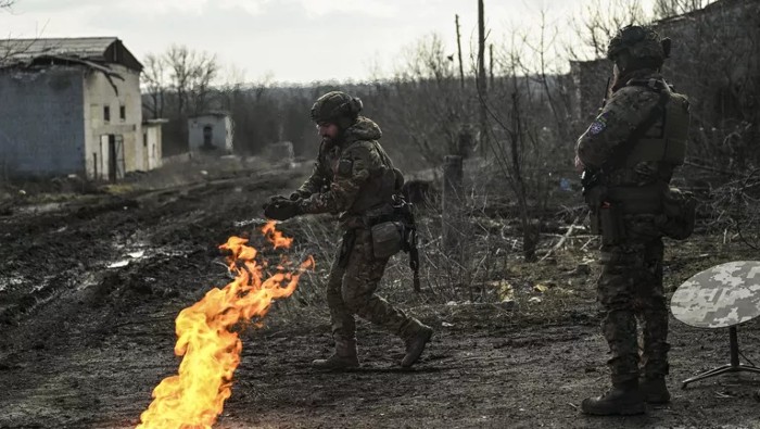 Al mismo tiempo, las tropas ucranianas dispararon tres proyectiles de 155 milímetros del calibre  contra el distrito de Kuibyshevsky de Donetsk.