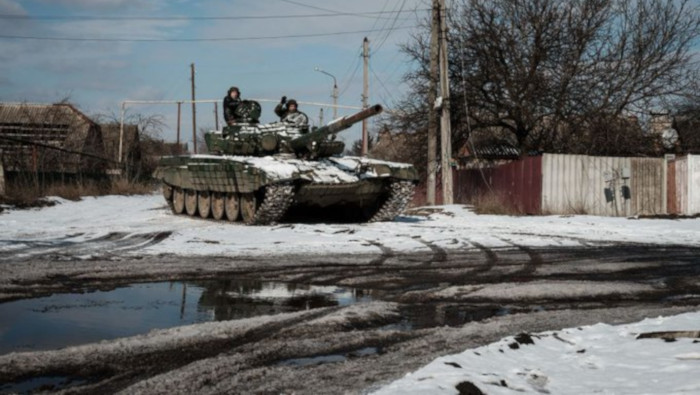 Este lunes, el comandante de las Fuerzas Terrestres de las Fuerzas Armadas de Ucrania, Alexander Syrsky, dijo que la situación en Artiómovsk sigue siendo difícil. 